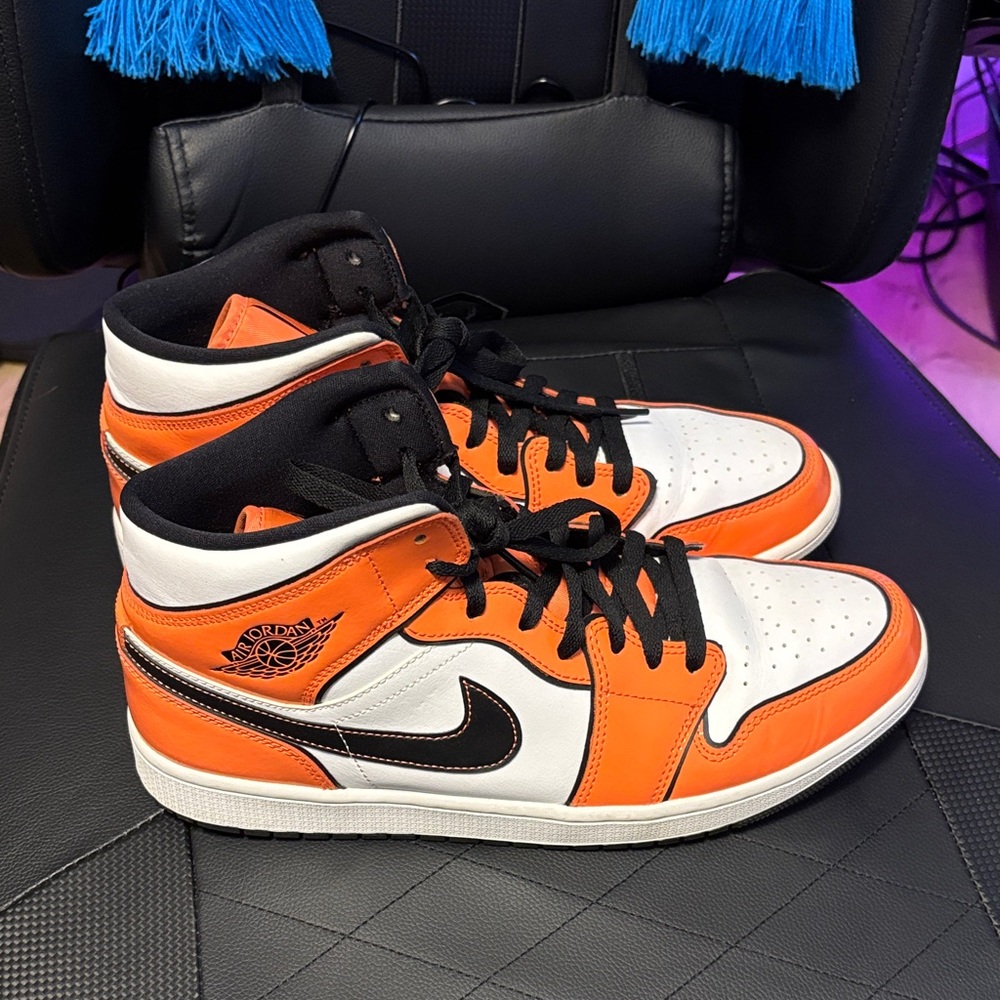 Nike Men's Black, Orange, and White Sneakers